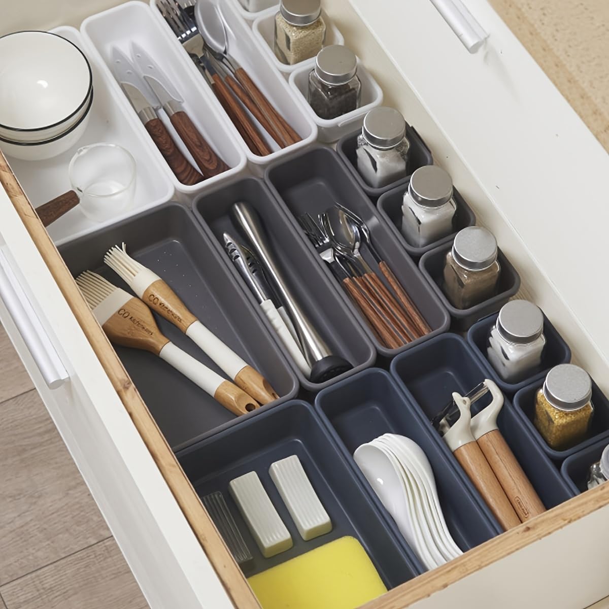 UCRAVO 16 PCS Black Desk Drawer Organizer Set for Office,Home,Kitchen & Makeup Multi-Size Plastic Drawer Dividers for Stationery,Cosmetics,Utensils Storage Trays for Neat, Tidy & Clutter-Free Drawers