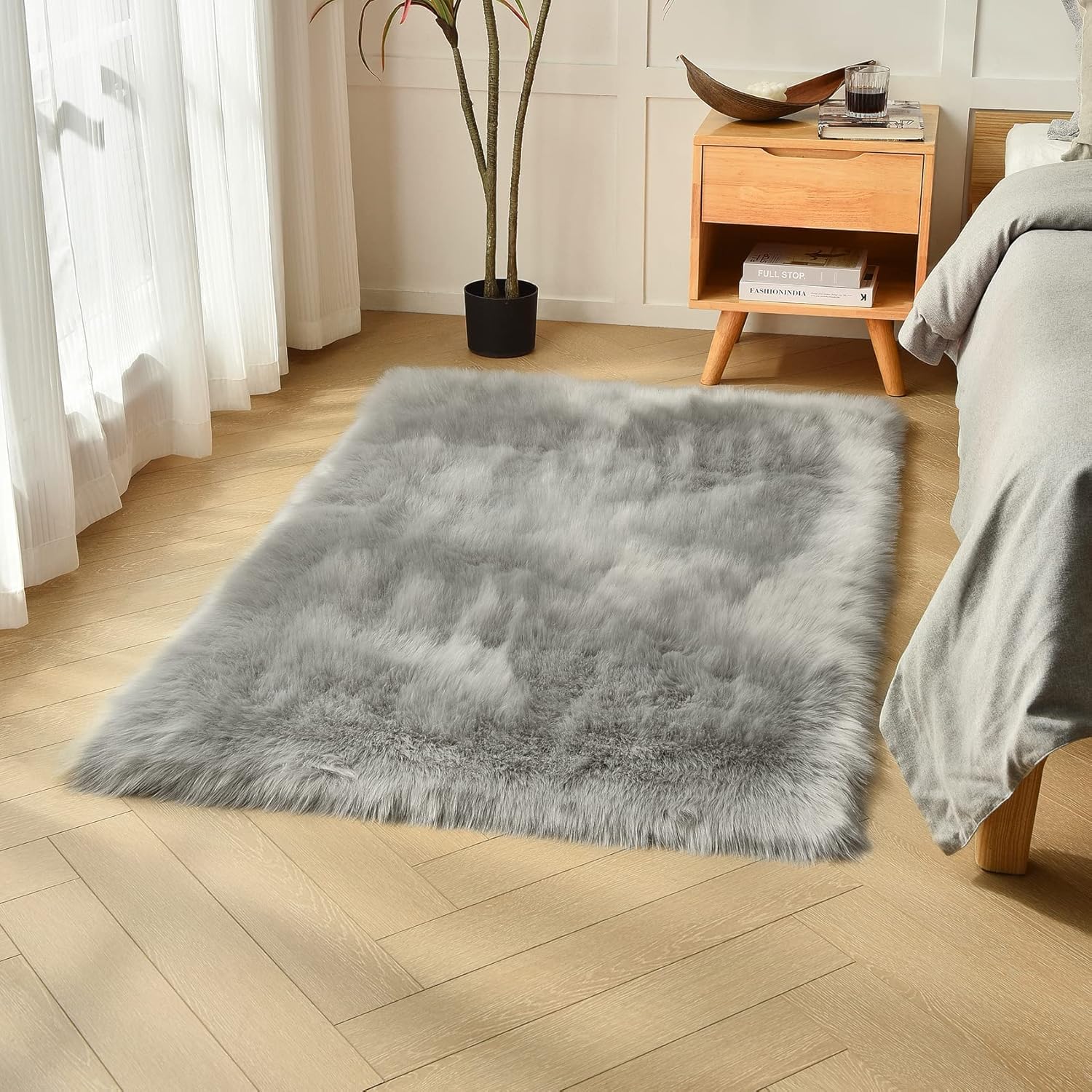 UCRAVO Grey Soft Faux Fur Area Rug | Fluffy Shaggy Carpet for Bedroom & Living Room | Plush Decorative Floor Mat | Cozy Washable Non Slip Rug for Kids Room, Sofa Side & Home Interior Decoration